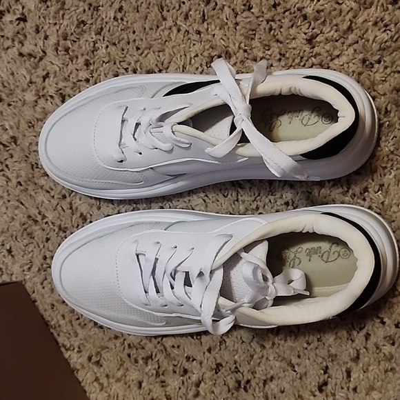 Pink Lily shoes - Picture 3 of 5